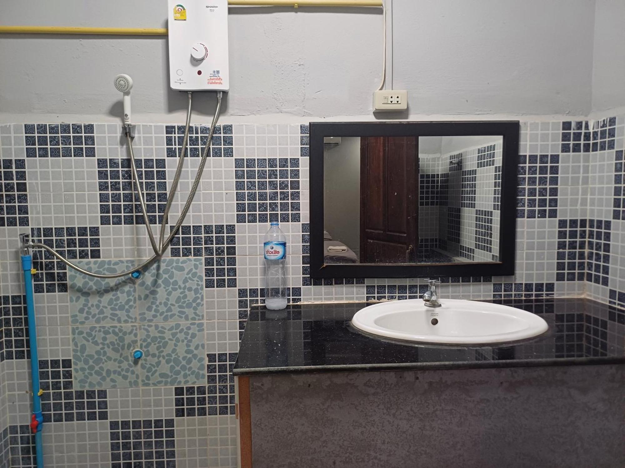 Erawan Guesthouse 巴色 外观 照片